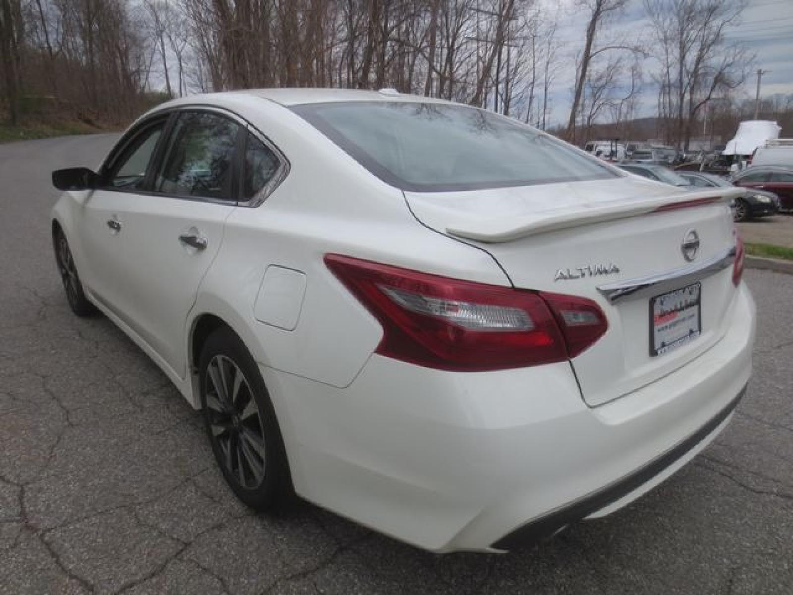 2018 White /Black Nissan Altima 2.5 (1N4AL3AP5JC) with an 2.5L L4 DOHC 16V engine, CVT transmission, located at 270 US Route 6, Mahopac, NY, 10541, (845) 621-0895, 41.349022, -73.755280 - Photo #4